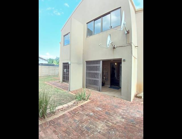 2 BEDROOM TOWNHOUSE FOR SALE IN SASOLBURG EXT 23